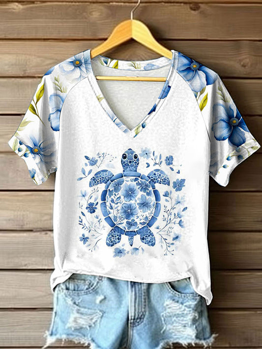 Women's Sea Turtle Printed V-neck T-shirt